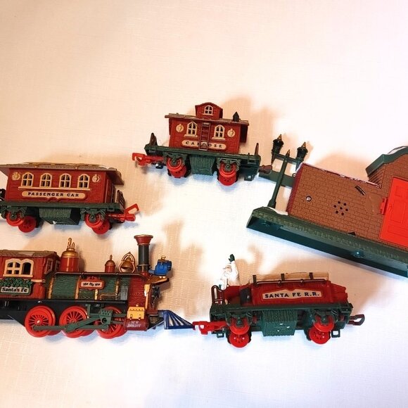 2008 New Bright The Holiday Express Animated Train Set No. 178 - Picture 8 of 15